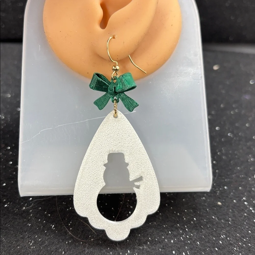 🎀 Frosty Snowman Bow Earrings 🎀